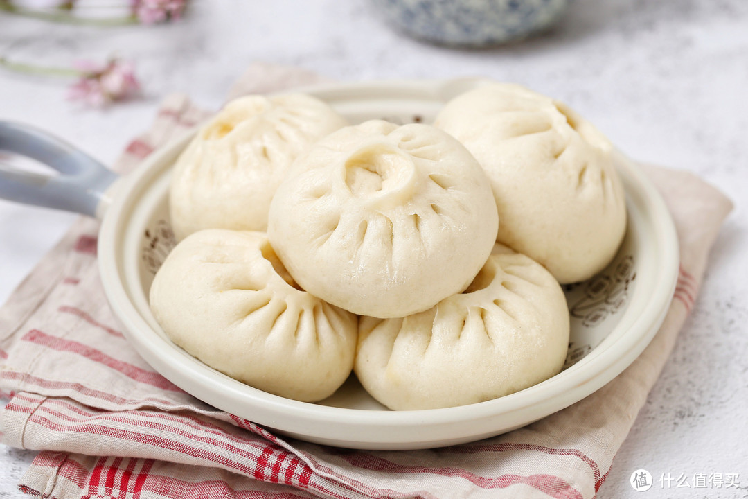 蒸包子时肉馅别直接加调料,只要多做这一步,鲜嫩美味口口爆汁儿